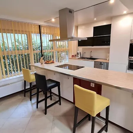 Апартаменты 120qm Noble, Uni Enc Beside, 5min To Mainstation Or Autobahn, 50m To Busstop Зиген