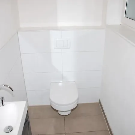 120qm Noble, Uni Enc Beside, 5min To Mainstation Or Autobahn, 50m To Busstop * Зиген