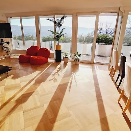 120qm Noble, Uni Enc Beside, 5min To Mainstation Or Autobahn, 50m To Busstop * Зиген