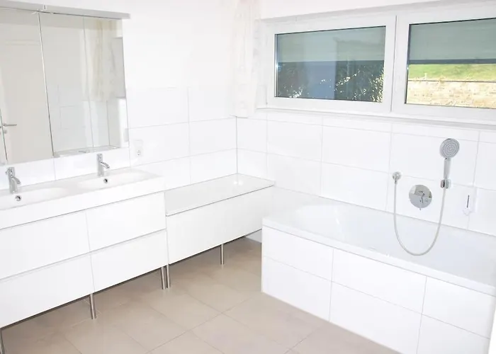 Appartement 2,5 Zi 80 Qm, Ggue Uni Enc - Hubi