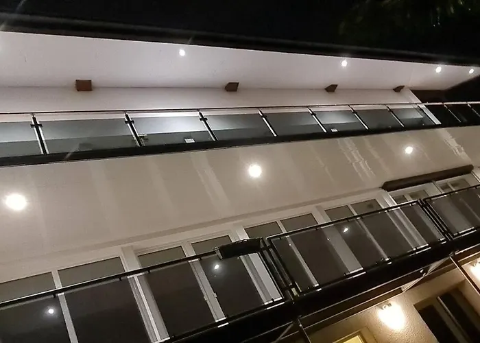 2,5 Zi 80 Qm, Ggue Uni Enc - Hubi Appartement *